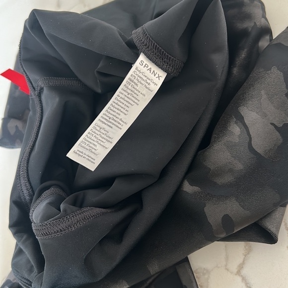 Spanx Faux Leather Camo Leggings small and xsmall - Picture 5 of 8
